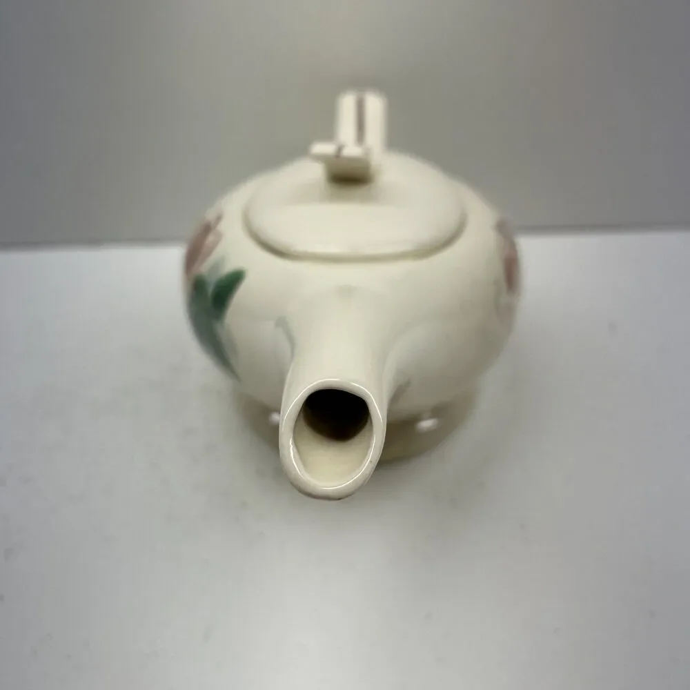 RED WING POTTERY LEXINGTON ROSE TEA POT W/LID PORCELAIN - GENIE LAMP SHAPED‎